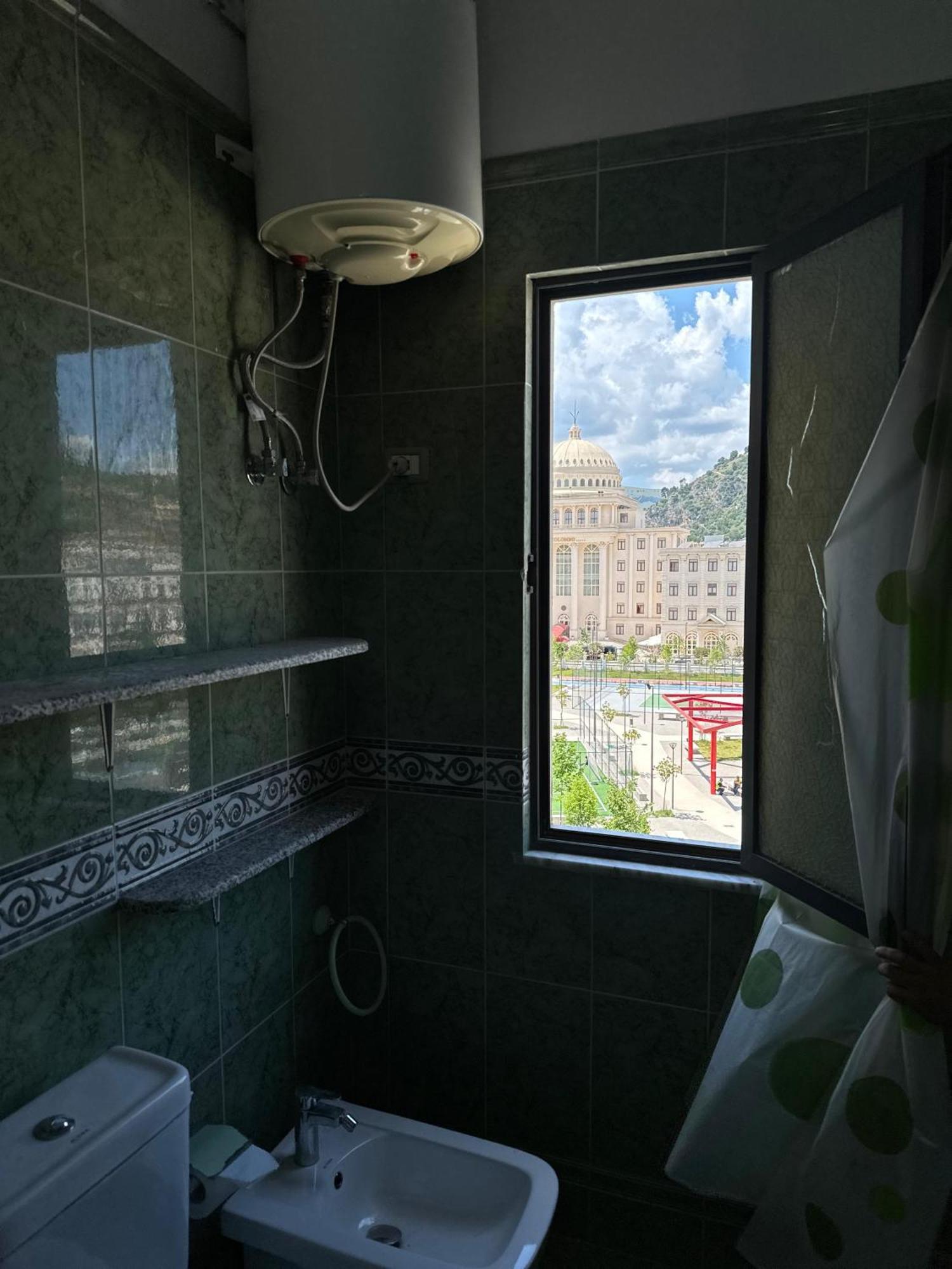 Gledis Apartment *
