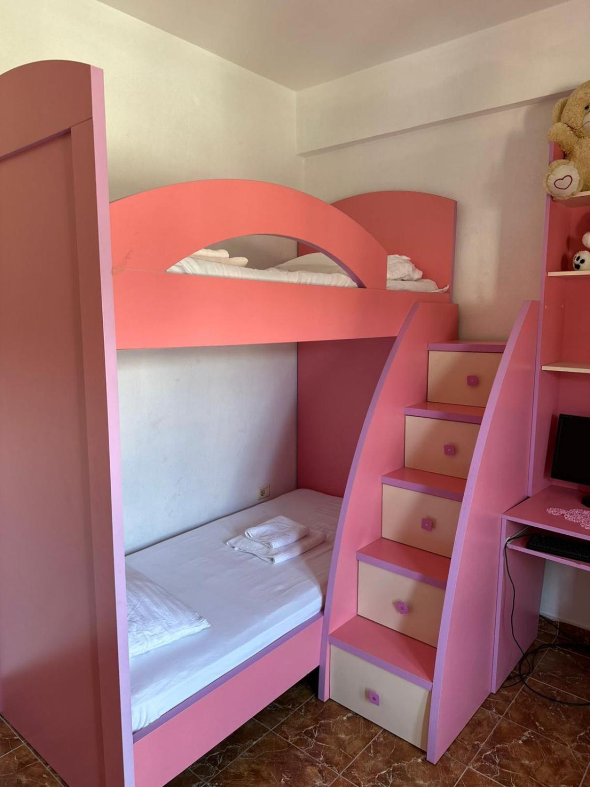 Gledis Apartment *